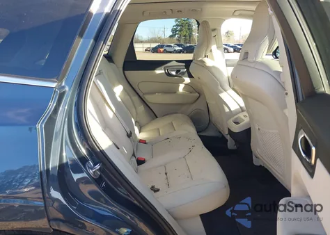 2022 Volvo Xc60 B5 Momentum z USA, uszkodzony, nr VIN YV4L12RK8N1990839